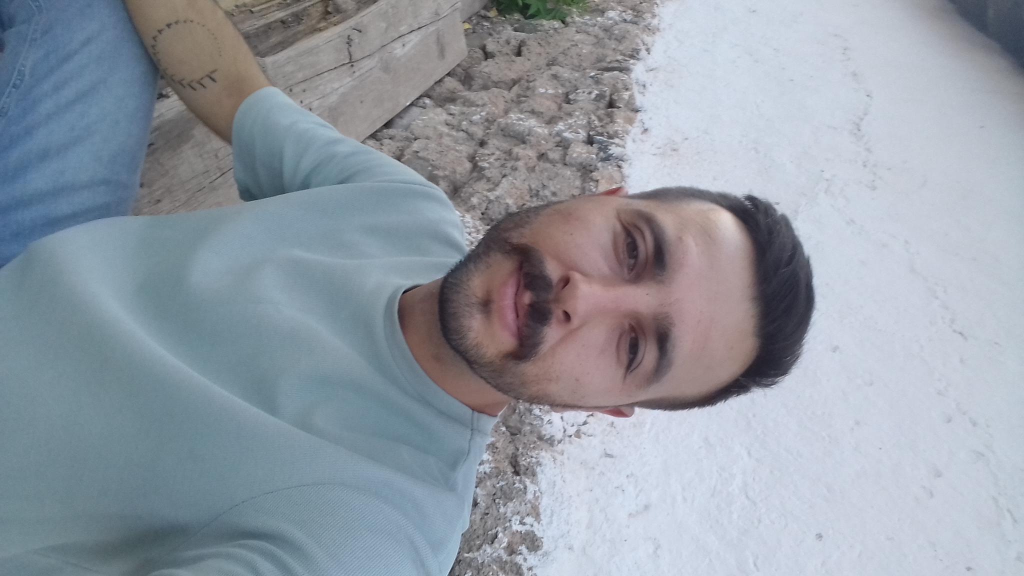 Yunus Emre Arat